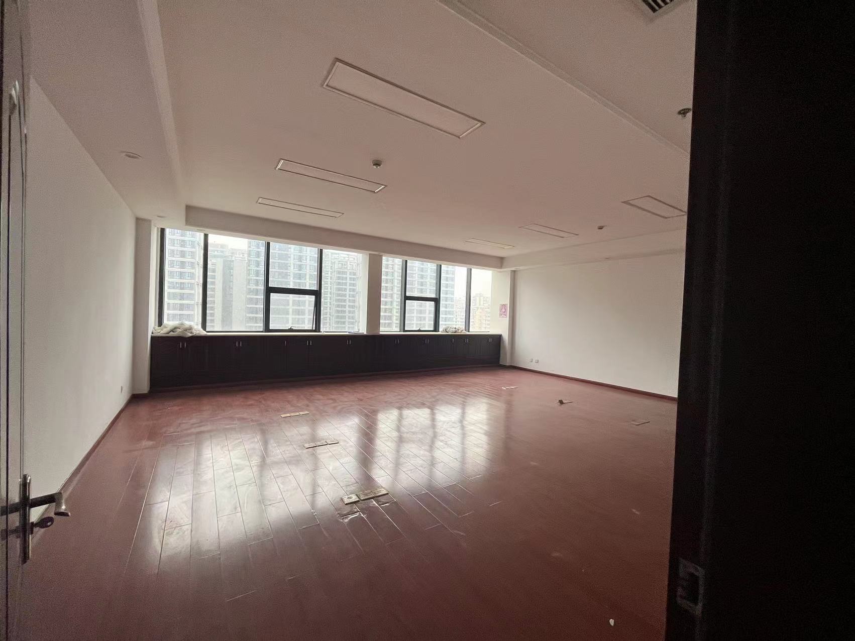 产金所_拱墅区三墩路85号2幢第8层房屋5年租赁权